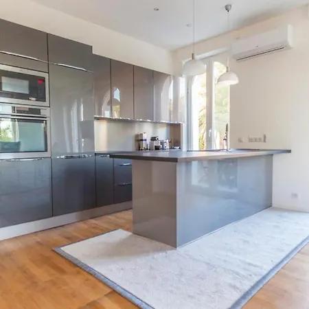 Close Croisette-modern-a/c-congress-beaches Appartement Cannes