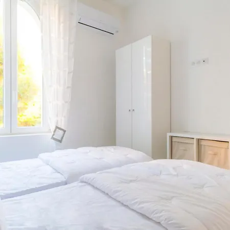 Close Croisette-modern-a/c-congress-beaches Appartement Cannes